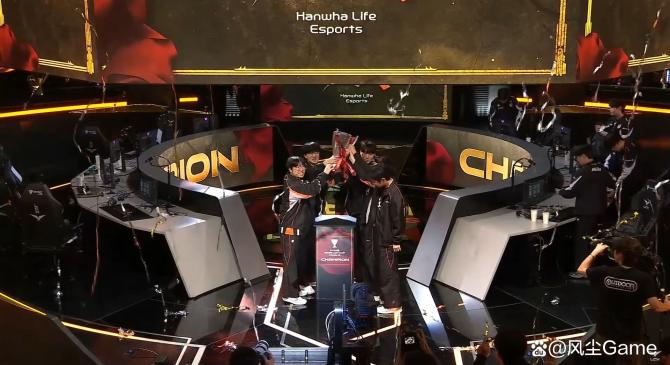 jiuyou官网入口包含JackeyLove回归赛场，回归赛场首场状态亮眼，快船观众沸腾！的词条